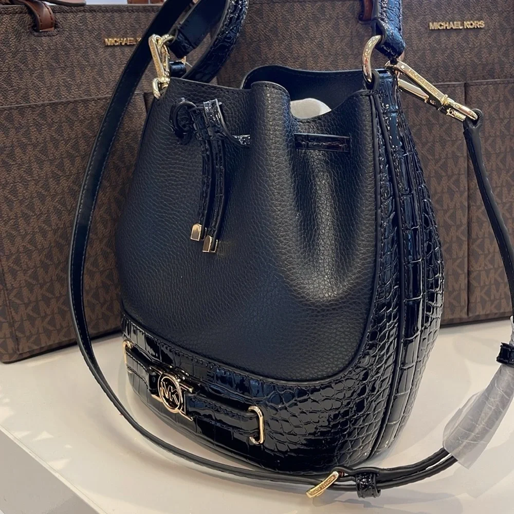 MICHAEL KORS 
Reed Medium Pebbled Leather Belted Bucket Messenger Satchel Crossb - Picture 4 of 16